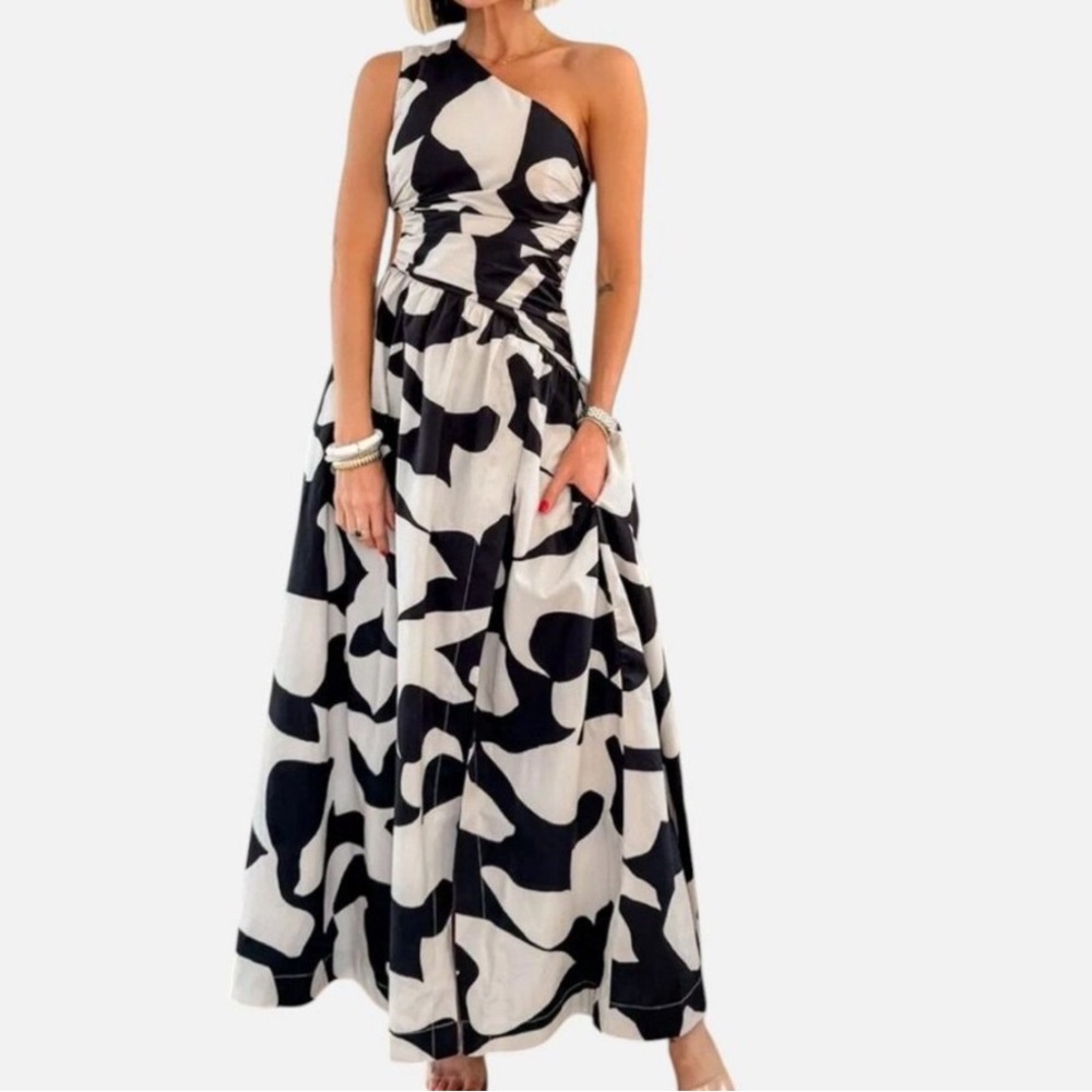 Abercrombie & Fitch Elegant Black and White One-Shoulder Dress. MP/MT. NWOT.